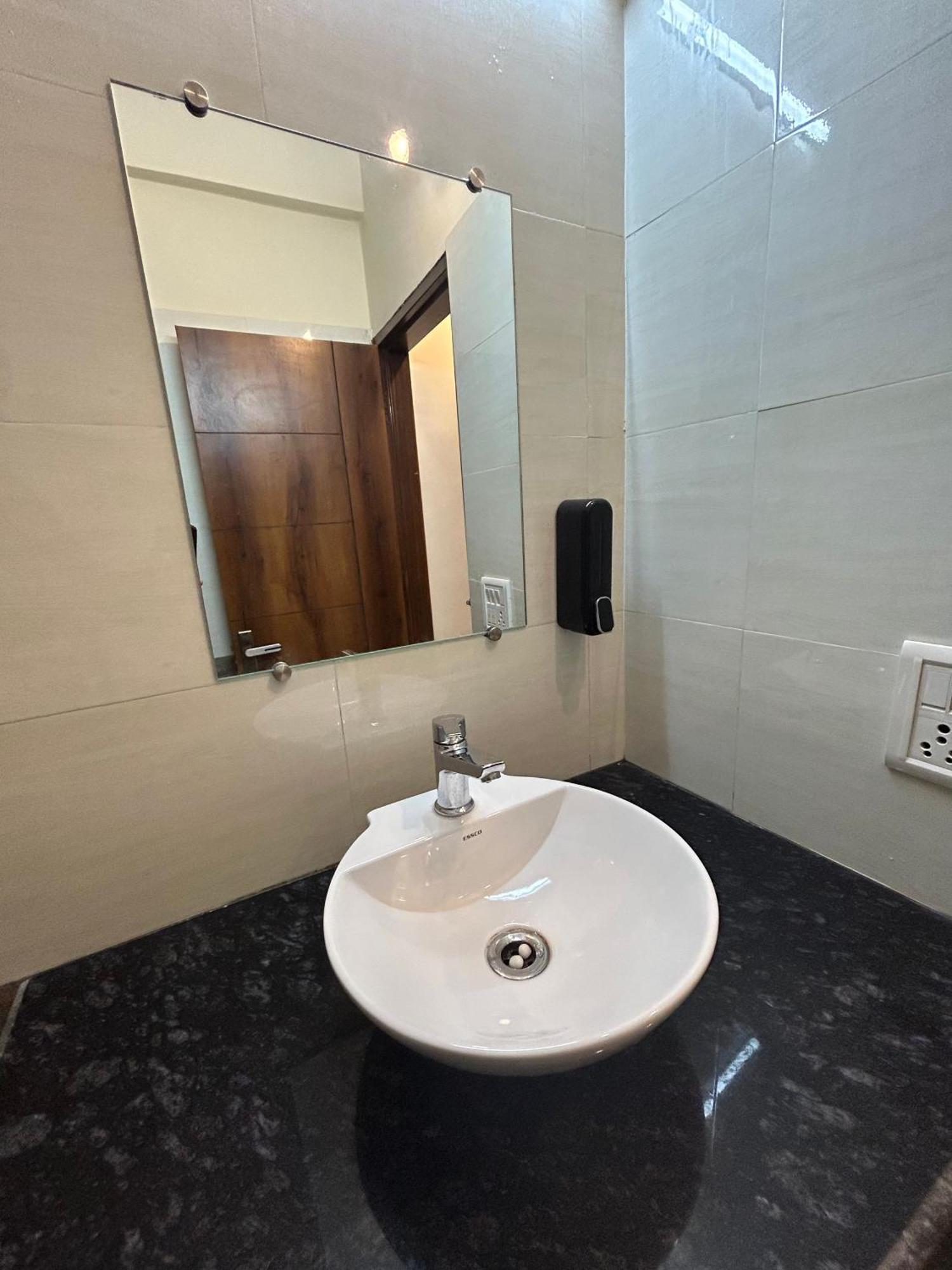 Hotel Royal Orbit By Arony Hospitality Dehradun Extérieur photo