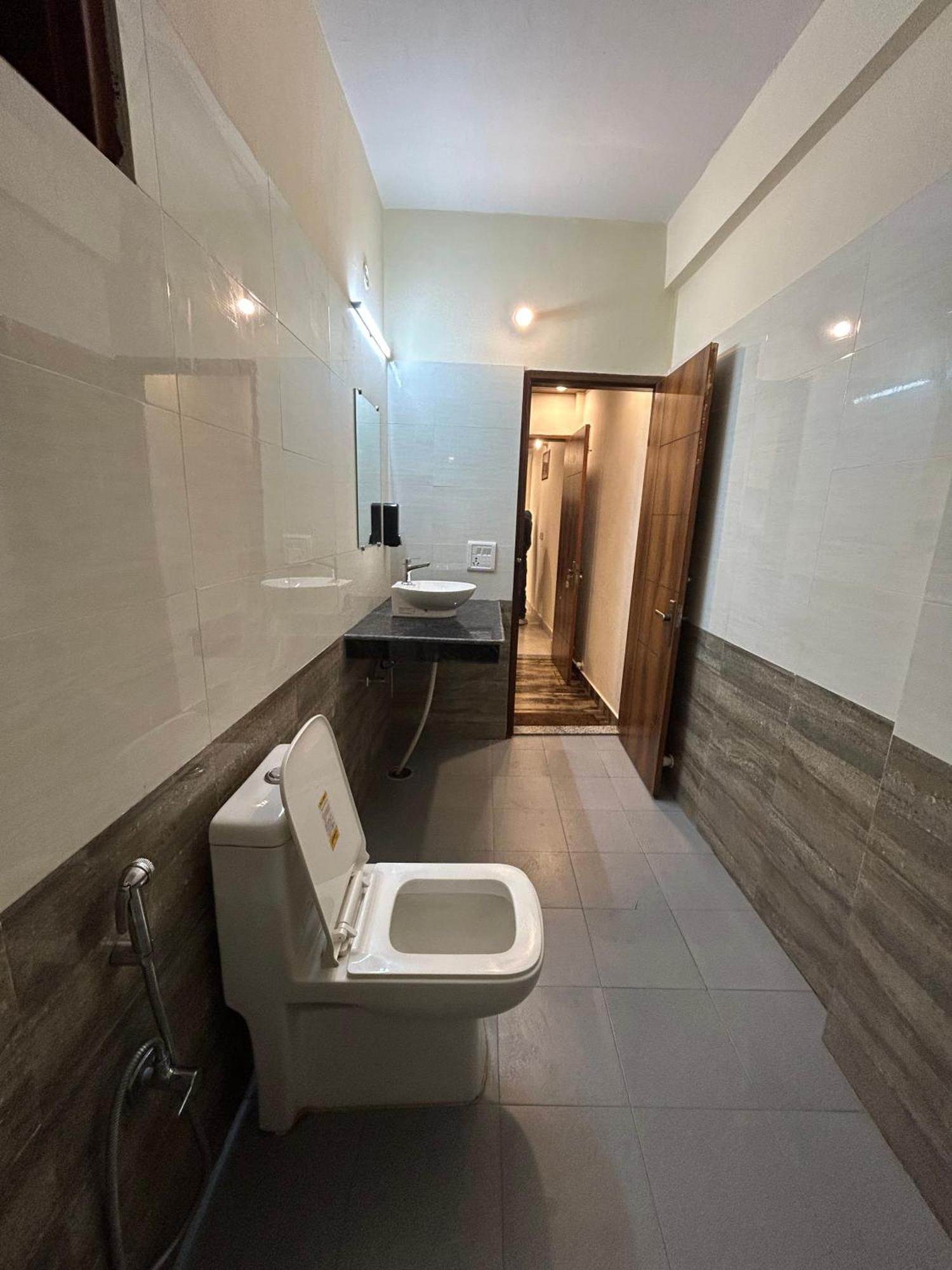 Hotel Royal Orbit By Arony Hospitality Dehradun Extérieur photo