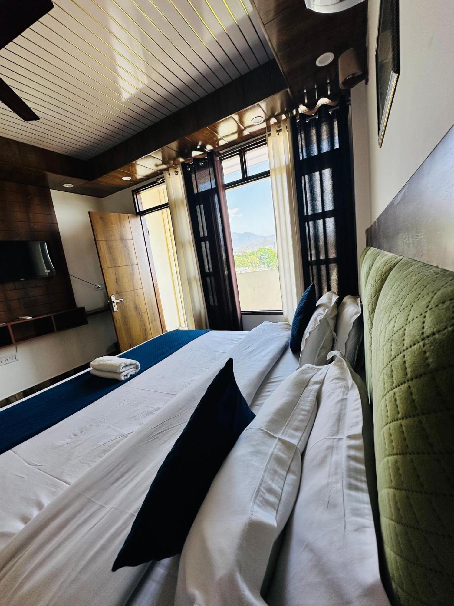 Hotel Royal Orbit By Arony Hospitality Dehradun Extérieur photo